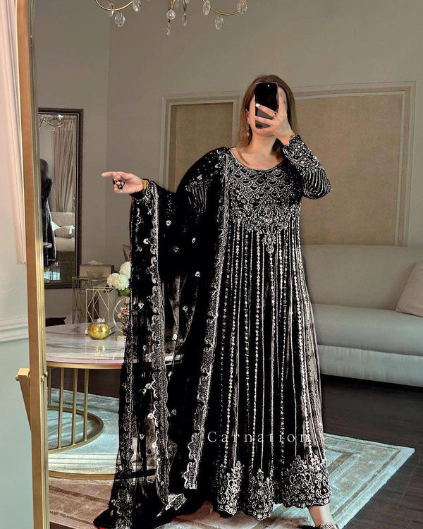 Party Wear Look Designer Gown And Beautiful Dupatta