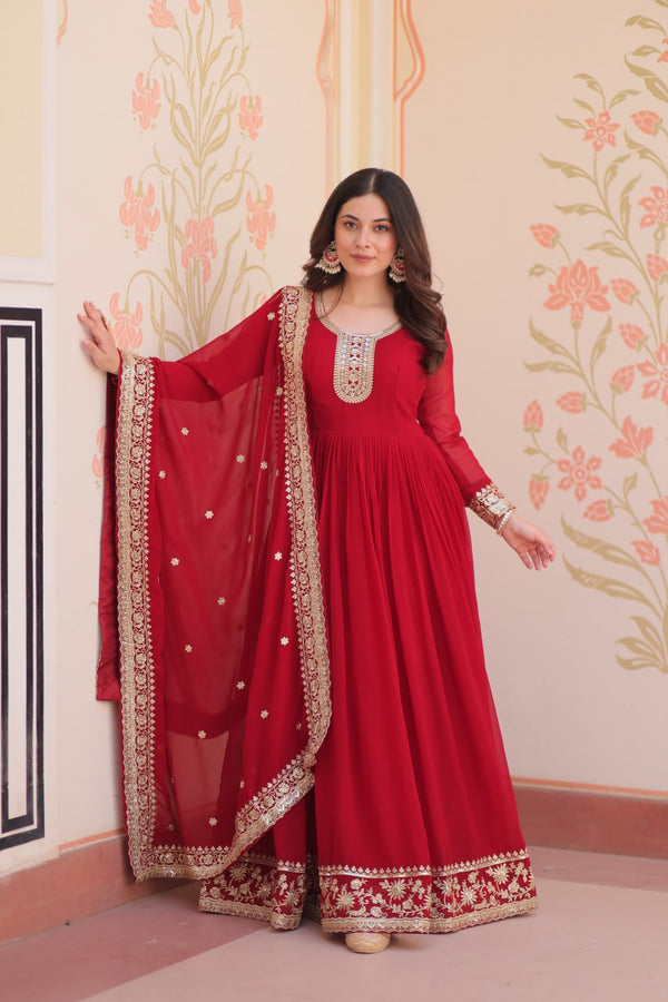 Party Wear Look Designer Gown And Beautiful Dupatta